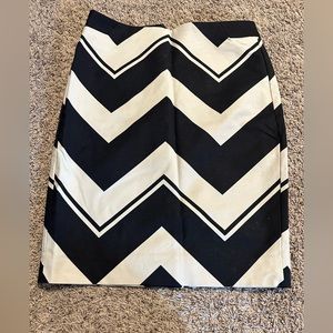 Excellent condition, The Limited Pencil Skirt Size 0 black and tan zig zag